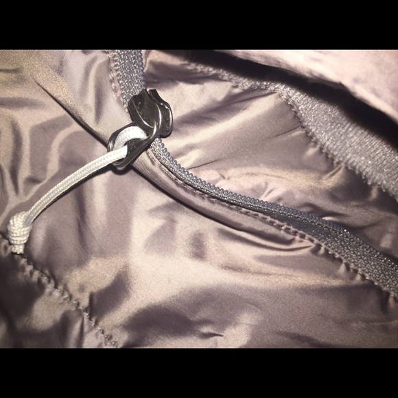 The North Face Reversible Grey Jacket - Picture 5 of 7